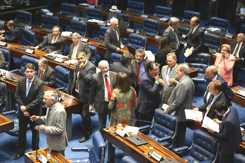 Brasília - Plenário do Senado discute o PLS 206/2017, do senador Ronaldo Caiado, que institui o Fundo Especial de Financiamento de Campanha (Fabio Rodrigues Pozzebom/Agência Brasil)