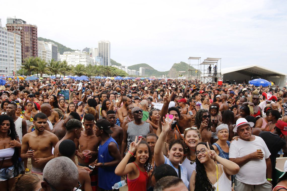 Festa de abertura dos 50 dias do Carnaval Rio 2020 na praia de Copacabana