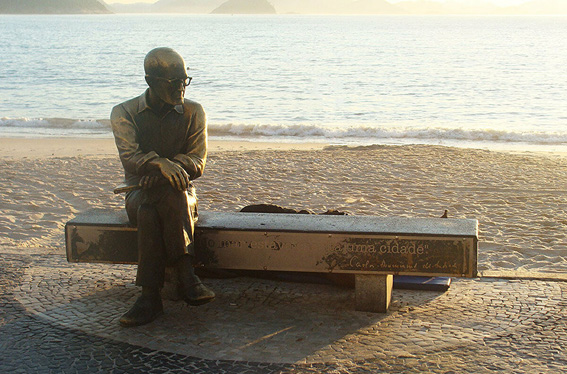 Estátua de Carlos Drummond de Andrade (Reprodução)