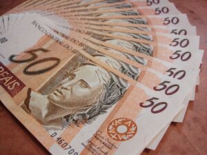Opinião: No país do faz de conta somente o pobre paga conta!