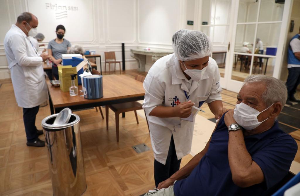 DIa 12 começa vacinação da H1N1 (Foto: Fabio Motta / Prefeitura do Rio)