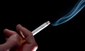 Saúde Bucal: Parar de fumar: um passo essencial para a saúde da boca e do corpo
