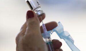 Brasil avança na imunização infantil e sai da lista dos países com mais crianças não vacinadas no mundo, revelam UNICEF e OMS