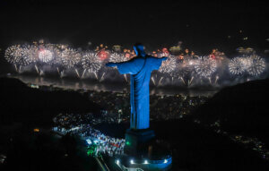 Réveillon Rio 2024: milhares de pessoas celebram a chegada de ano novo no Rio