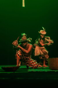 Espetáculo infantil narra a história de Oxóssi e exalta a cultura negra