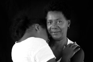 Projeto Empodera cria exposição de fotos de mães e seus filhos e filhas com deficiência