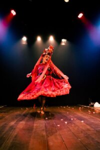 Sucesso de público, espetáculo “Menina Mojubá” terá novas apresentações no Teatro Glauce Rocha