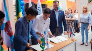 Escolas Municipais do Rio recebem doação de ferramentas tecnológicas da Embaixada da Coreia do Sul