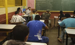 Deleite Linguístico: Lecionar é…