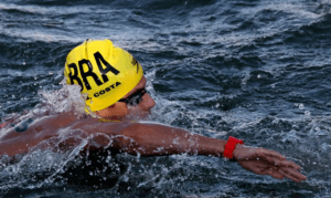 Guilherme “Cachorrão” estreia na maratona aquática, mas abandona prova