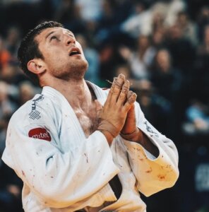 Judoca sérvio que fez sinal da cruz nas Olimpíadas de Paris é suspenso por 5 meses