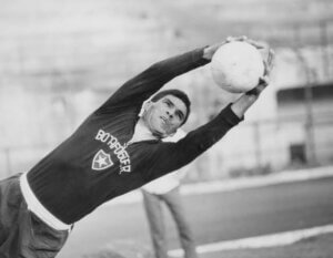 Do Recife para o mundo a trajetória imortal de Manga no futebol