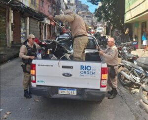Guardas municipais recuperam moto roubada na Rocinha