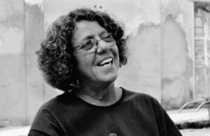 Cristina Buarque morre aos 74 anos e deixa legado no samba de raiz