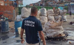 Prefeitura volta à área do antigo ferro-velho no Maracanã, demole nova estrutura usada para receptação e apreende materiais sem procedência