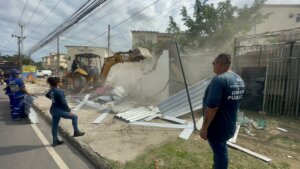 Seop demole oito construções irregulares que ocupavam área pública, em Campo Grande