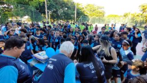 Projeto Tênis na Lagoa comemora 21 anos de existência e faz festa de 80 anos para seu padrinho, Thomaz Koch