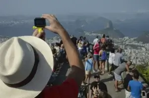 Rio de Janeiro bate recorde e atrai mais de 1 milhão de turistas estrangeiros nos primeiros meses de 2025