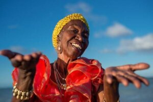 Lia de Itamaracá: a mestra da ciranda que embala o Brasil com sua voz e presença inesquecíveis