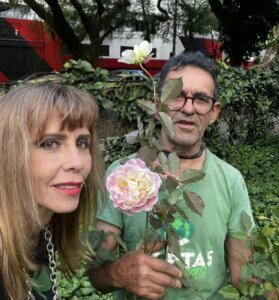 Atriz e cantora doa Pau-Brasil cultivado desde a Rio+20 para projeto ambiental em escola do Leblon