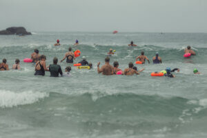Copacabana vira palco da maior travessia aquática do Brasil
