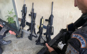 Rio de Janeiro tem média de 17 armas apreendidas por dia diz pesquisa da ISP