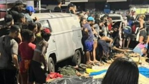 Moradores da Penha levam 50 corpos para a praça após operação mais letal da história do Rio