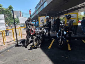 GPS contra infrações, pontos de apoio a motociclistas: o que muda para apps e entregadores com novo decreto no Rio