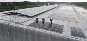 Brasil é o quarto maior mercado de energia solar do mundo e impulsiona modelo híbrido