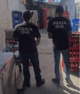 Operação contra metanol apreende milhares de garrafas e prende uma pessoa em flagrante