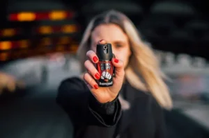 Lei permite que mulheres portem spray de pimenta para defesa no Rio