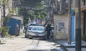 Operação na Vila Kennedy avança contra o Comando Vermelho e prende 16 suspeitos