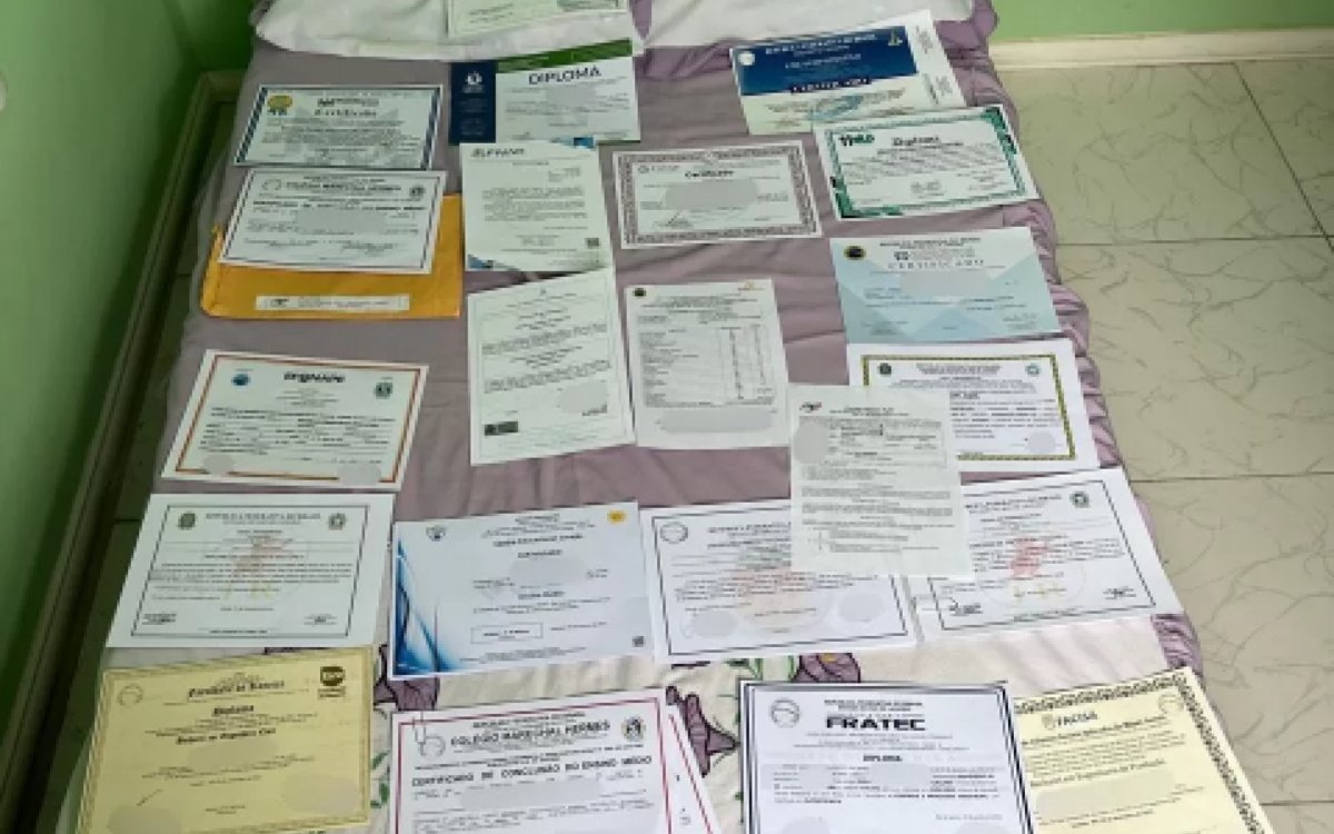 48536_1-screenshot-40-37735945-png Polícia Federal deflagra Operação Side Job 2 contra fraude de diplomas no RJ - O Debate 24h
Leia mais: https://odebate24h.com/noticia/48536/policia-federal-deflagra-operacao-side-job-2-contra-fraude-de-diplomas-no-rj.html