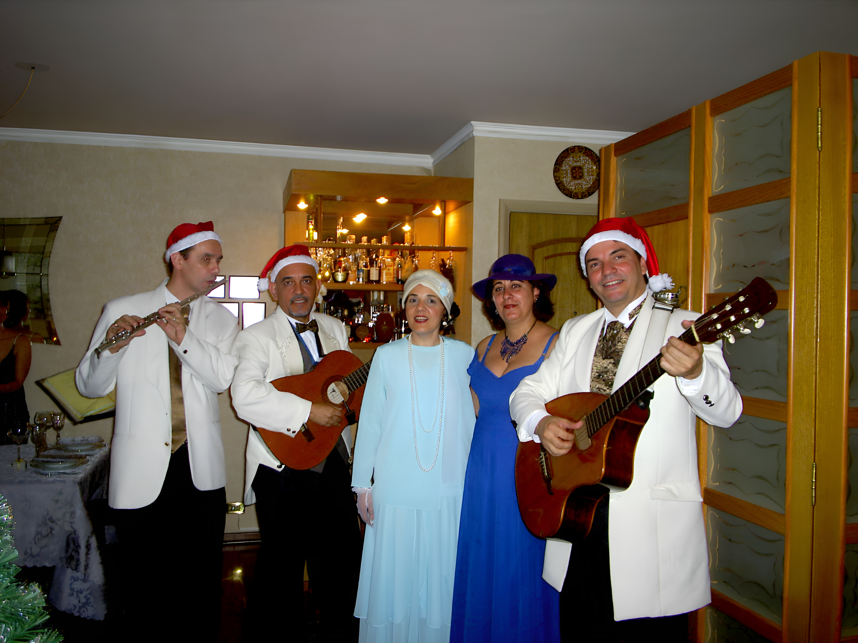 O Cantador de Histórias: Melodia de esperança: a serenata que curou o Natal