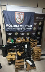 Polícia apreende cerca de 200 kg de drogas em veículo em Olaria