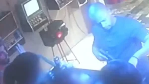 Policial militar é preso após assalto a comércio na Vila Mimosa