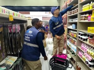 Ivisa e Seop fazem ação contra pomadas de cabelo irregulares