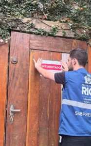 Prefeitura interdita imóvel usado para festas irregulares na Gávea