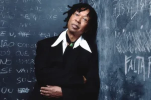 Mesmo aos 77 anos, Djavan se mantém na liderança entre os mais ouvidos da MPB