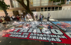 Família de Thiago Flausino faz ato no TJRJ por justiça e contra a violência em comunidades