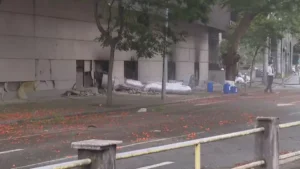 Incêndio no Shopping Tijuca entra no quarto dia de rescaldo e via segue interditada
