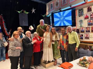 Carregado de história e emoção, Academia Brasileira de Artes Carnavalesca realiza 1ª entrega de homenagens e fardão acadêmico.