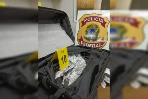 Brasileira é presa pela PF ao tentar embarcar com cocaína em mala
