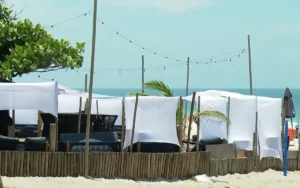Prefeitura desmonta cercadinhos vip nas praias da Barra e do Recreio