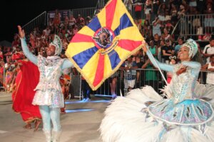 ‘Tá Rindo Por Quê?’ leva o enredo “Nzinga, a Rainha do Trono Negro” para o Caminho Niemeyer