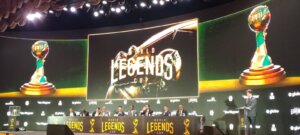 Diversos idolos do futebol se reúnem na coletiva de ontem para a estreia da World Legends Cup