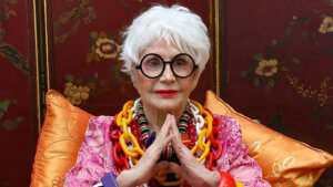 Rosamaria Murtinho volta aos palcos como Iris Apfel em “Uma Vida em Cores” no Teatro I Love PRIO