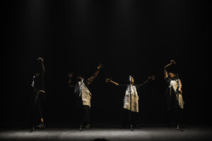 Espetáculo “Desfazenda – Me Enterrem Fora Desse Lugar”, inspirado em história real de crianças retiradas do Rio de Janeiro e escravizadas em São Paulo décadas depois da abolição, está em cartaz no Sesc Tijuca