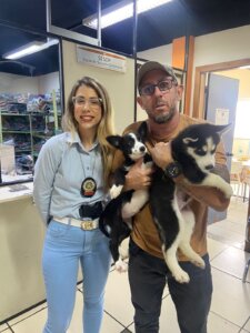 Comissão de Proteção e Defesa dos Animais da Alerj resgata nove cachorros de raça em Feira de Vigário Geral e atua casal por maus tratos e venda ilegal