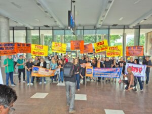 Protesto de aposentados do Itaú no Aeroporto Santos Dumont